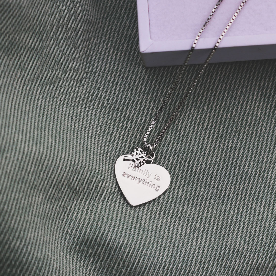 Bilde nummer 2 av Pan Jewelry, Hjerte smykke i 925 sølv "Family is everything"