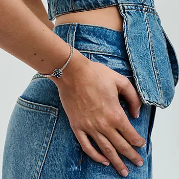Bilde nummer 2 av Pandora Moments, Charm i 925 sølv og svart farge