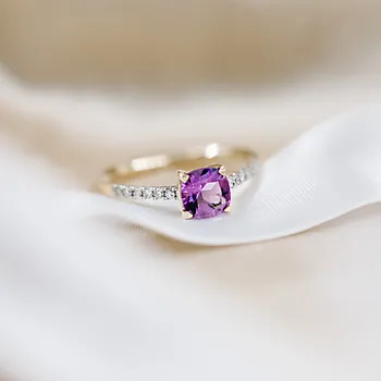 Bilde nummer 2 av Aurora diamantring i 585 gult gull med diamanter 0,10 ct og ametyst