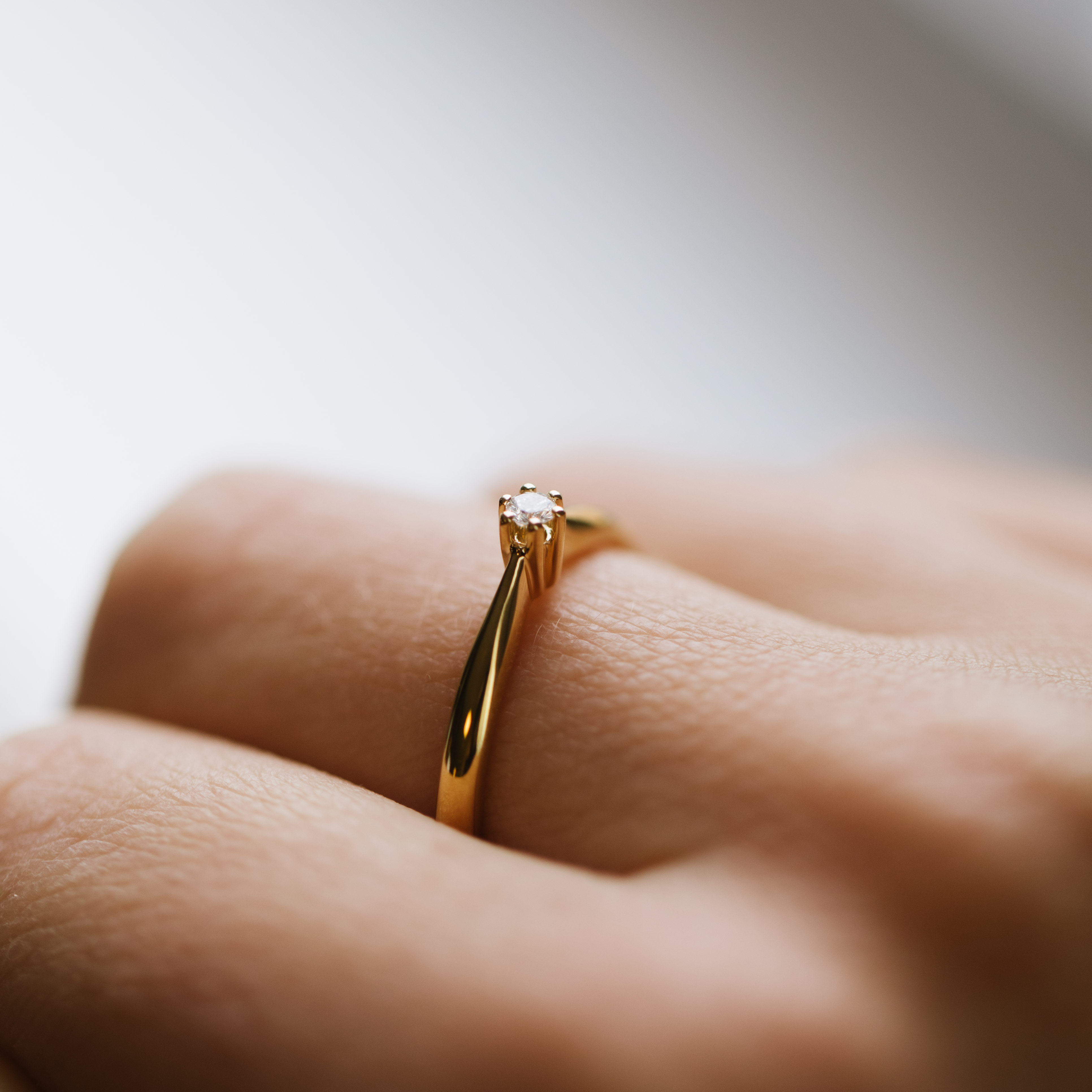 Bilde nummer 4 av Pan Jewelry, Ingrid enstensring i 585 gult gull 0,05 ct