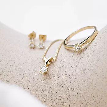Bilde nummer 4 av Olivia øredobber i 585 gult gull med diamant 0,20 ct