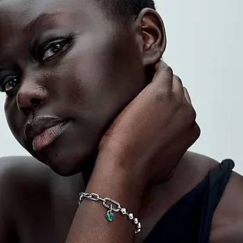 Bilde nummer 2 av Pandora Moments, Charm i 925 sølv med grønt Chakra hjerte