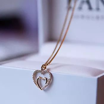 Bilde nummer 3 av Pan Jewelry, Anheng i 585 gult gull med hjerte og zirkonia