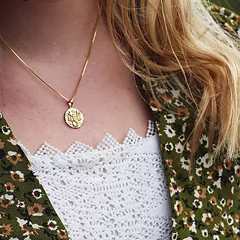 Bilde nummer 2 av Pan Jewelry, Smykke i 925 forgylt sølv med zirkonia og Skorpionen