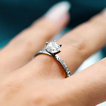 Bilde nummer 2 av The crown LAB diamantring i 585 hvitt gull 1,20 c