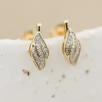 Bilde nummer 3 av Pan Jewelry, Øredobber i 585 gult gull med diamanter og blad 0,10 ct