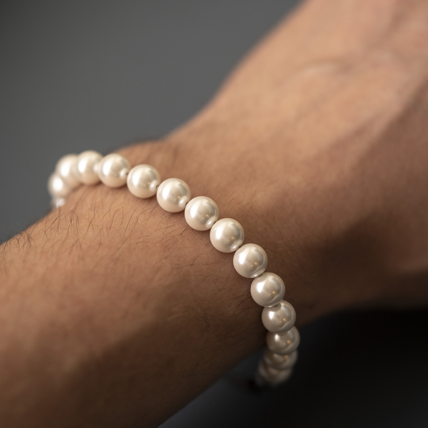 Bilde nummer 2 av Alexander, Armbånd i stål med hvite perler