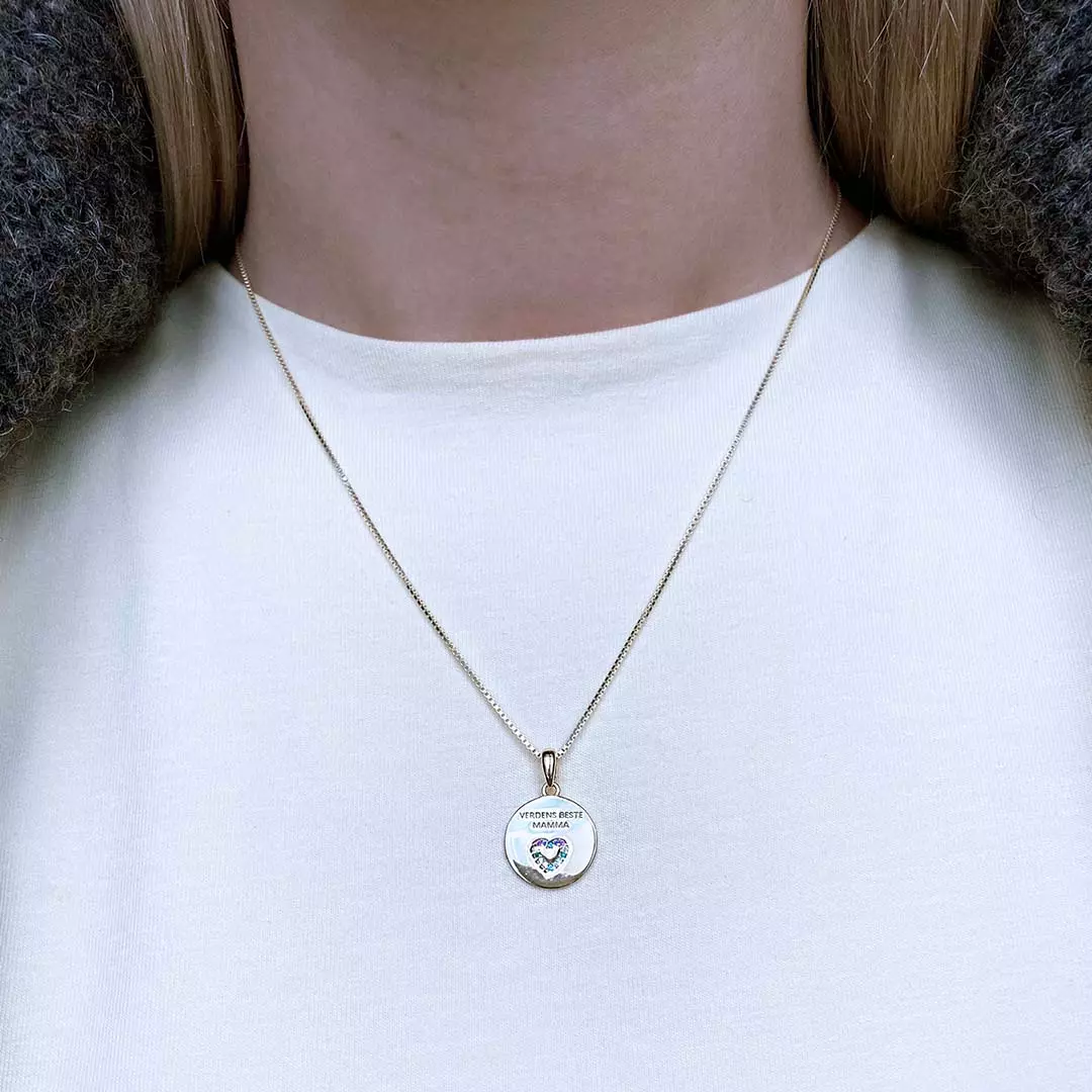 Bilde nummer 2 av Pan Jewelry, Smykke i forgylt 925 sølv med zirkonia og teksten VERDENS BESTE MAMMA