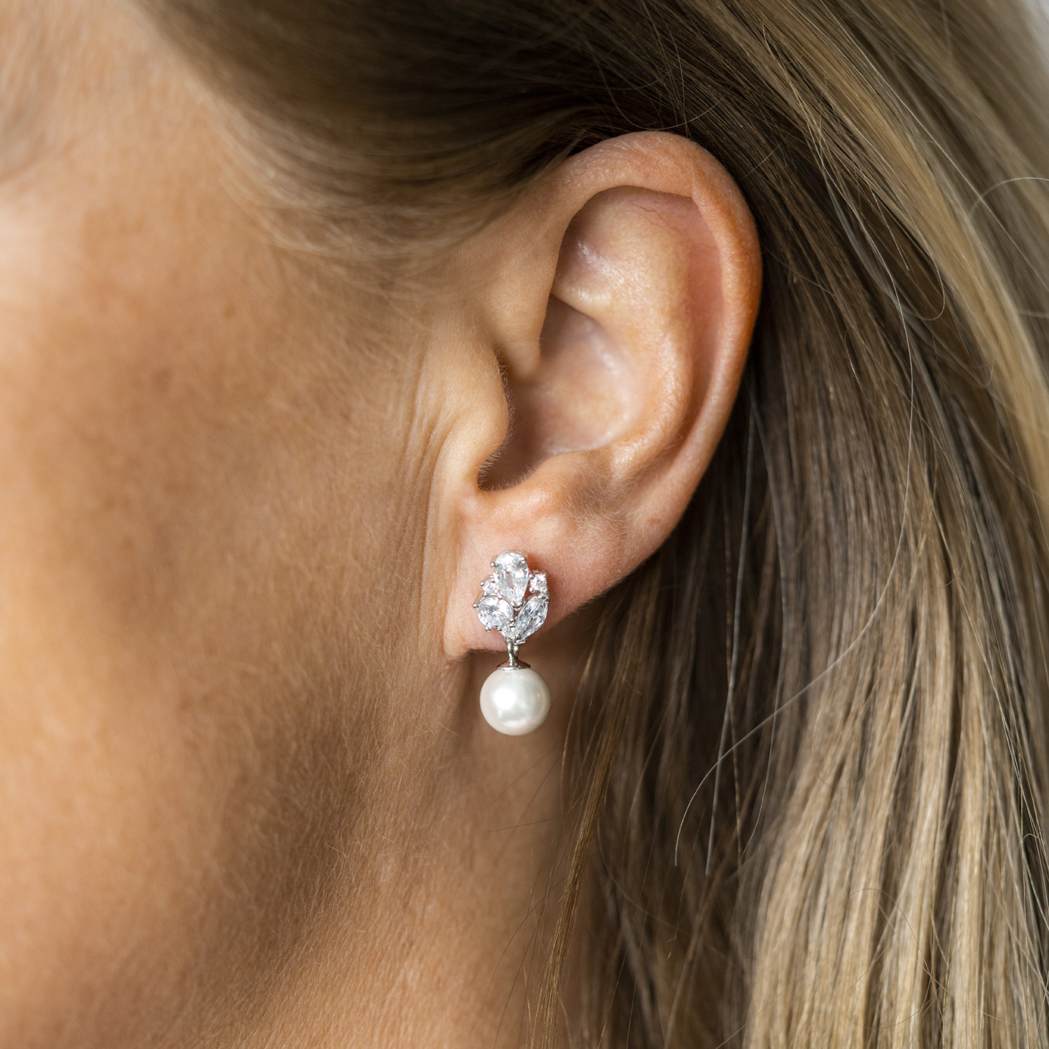 Bilde nummer 3 av Pan Jewelry, Øredobber i sølv med perlemor og zirkonia