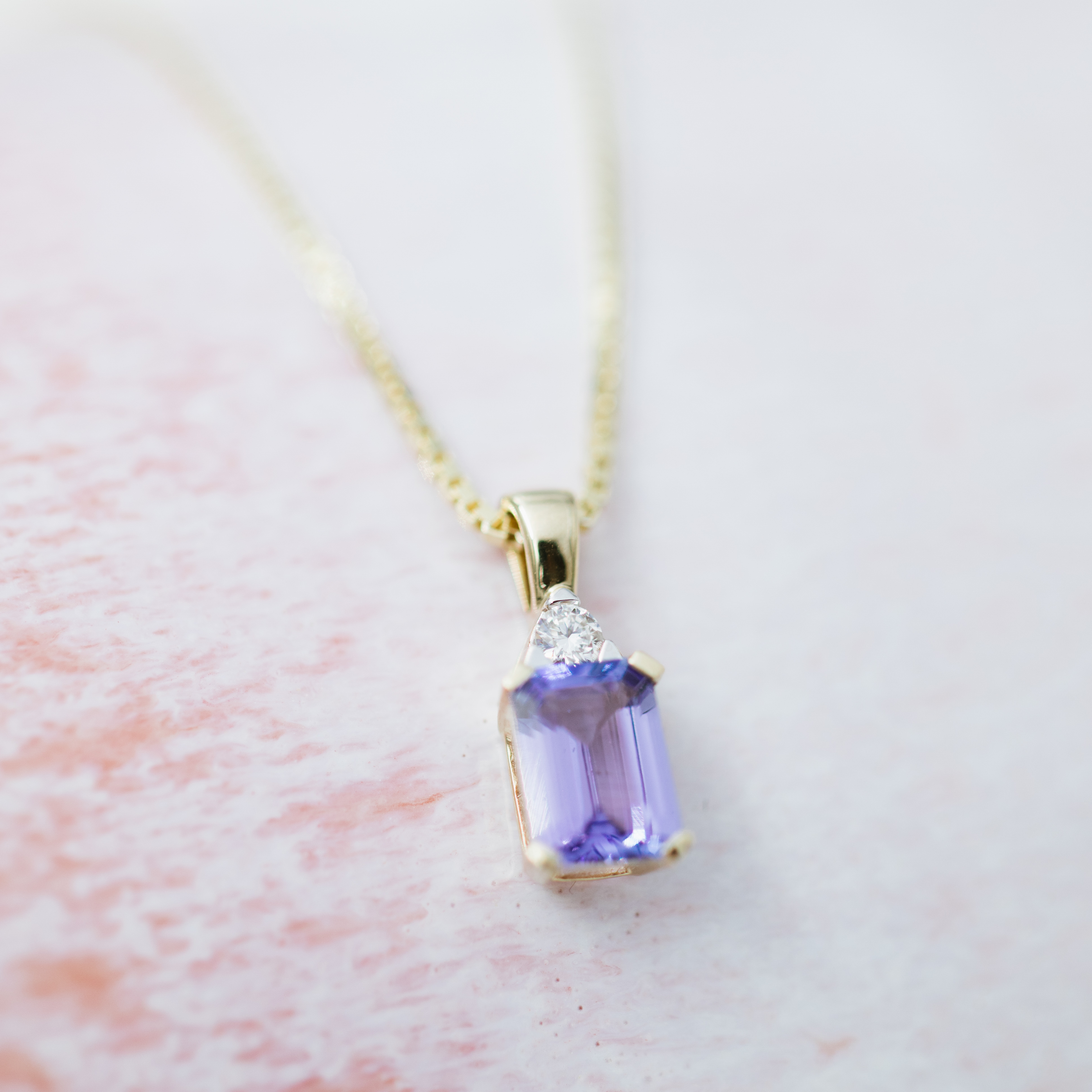 Bilde nummer 3 av Michelle smykke i 585 gult gull med diamant 0,05 ct og tanzanitt