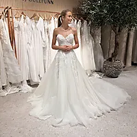 En gang til brudekjole, Innocentia