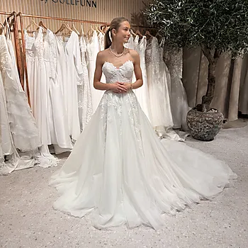 En gang til brudekjole, Innocentia