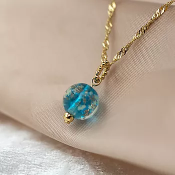 Bilde nummer 3 av Pan Jewelry, Anheng i 925 forgylt sølv med blå glasskule