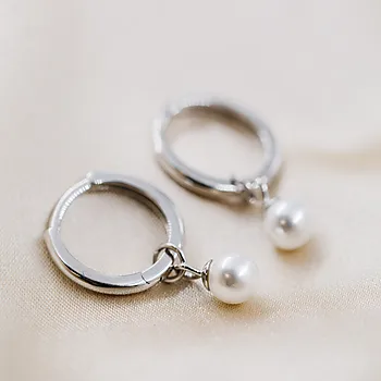 Bilde nummer 2 av Pan Jewelry, Øredobber i 925 sølv med syntetisk perle