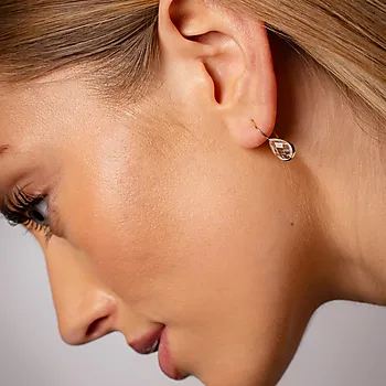 Bilde nummer 2 av Øredobber i 585 gult gull med rosenkvarts