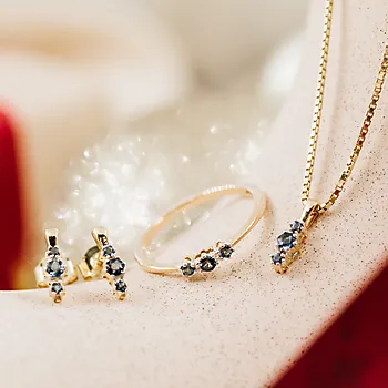 Bilde nummer 4 av Nora øredobber 375 gult gull med London blå topas