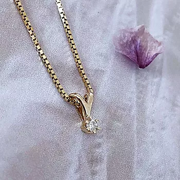 Bilde nummer 4 av Olivia anheng i 585 gult gull med diamant 0,07 ct