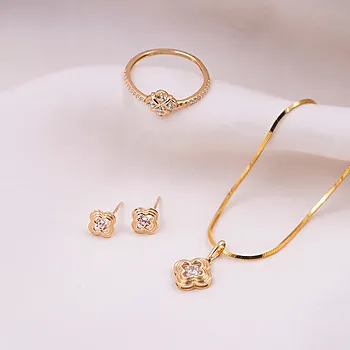 Bilde nummer 3 av Anheng i 585 gult gull med zirkonia