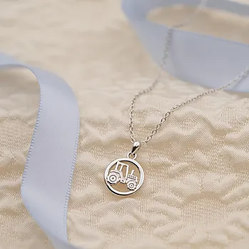 Bilde nummer 2 av Smykke til barn i 925 sølv med traktor