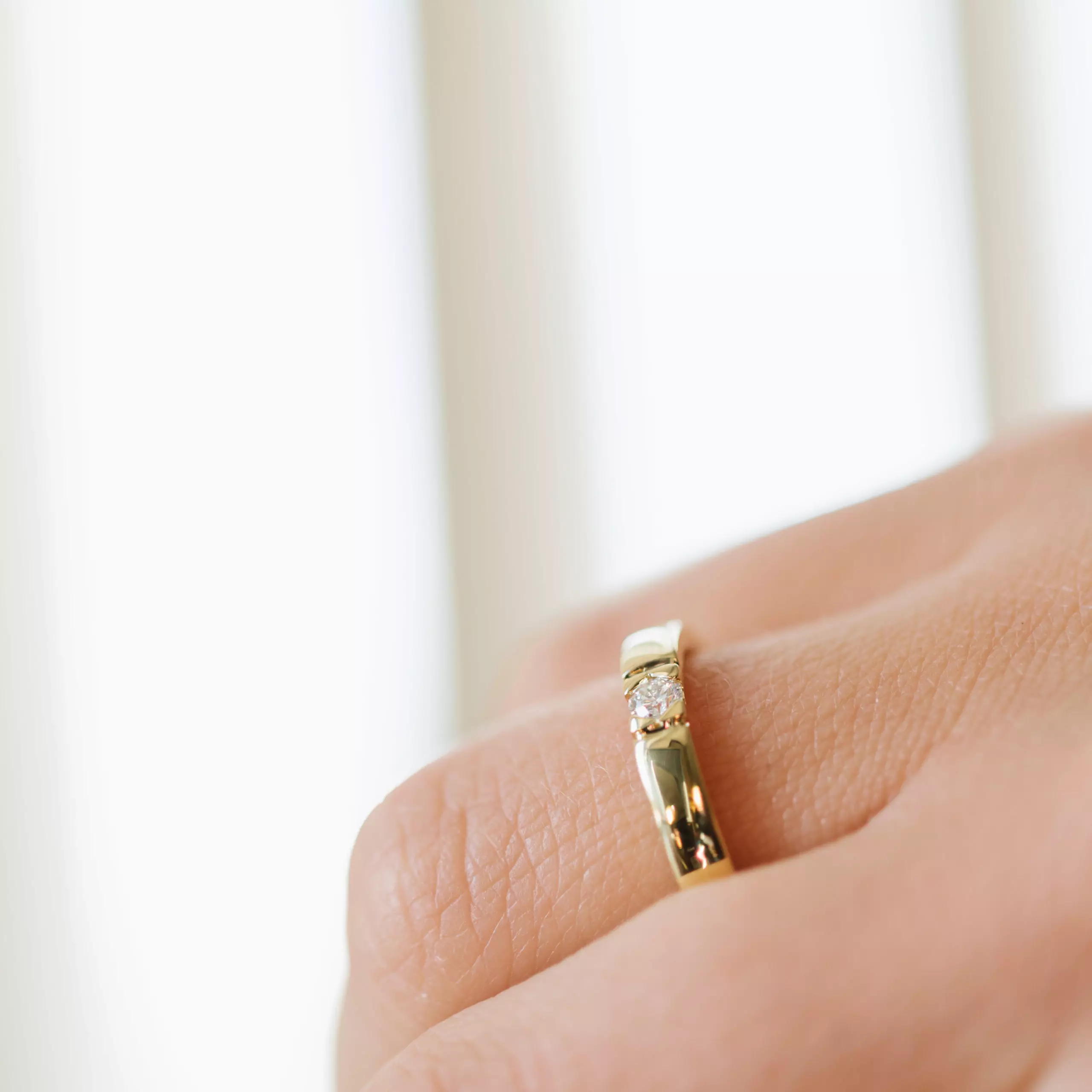 Bilde nummer 4 av Pan Jewelry, Lady alliansering i 585 gult gull med diamanter 0,10 ct TWSI