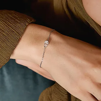 Bilde nummer 2 av Embrace armbånd i 925 sølv