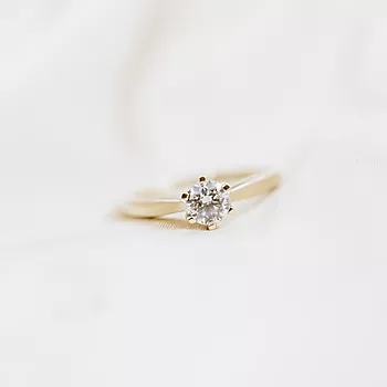 Bilde nummer 4 av Olivia diamantring i 585 gult gull 0,70 ct