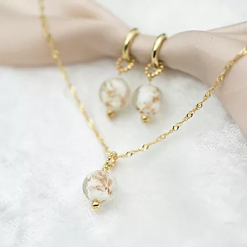 Bilde nummer 3 av Pan Jewelry, Anheng i 925 forgylt sølv med hvit glasskule