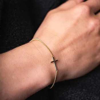 Bilde nummer 2 av Armbånd i 925 forgylt sølv med kors