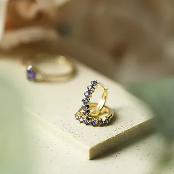 Bilde nummer 3 av Pan Jewelry, Øreringer i forgylt sølv med lilla zirkonia