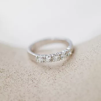 Bilde nummer 2 av Pan Jewelry, Angelica alliansering i 585 hvitt gull med diamanter 0,75 ct WSI
