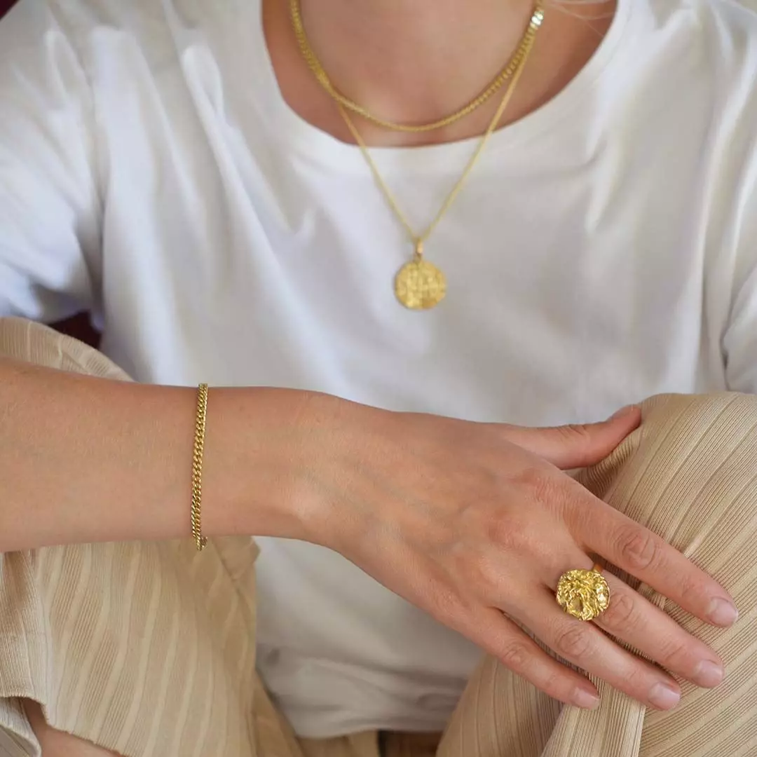 Bilde nummer 4 av Janne Formoe by Pan Jewelry, Ring i 925 forgylt sølv med struktur