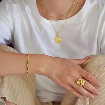 Bilde nummer 4 av Janne Formoe by Pan Jewelry, Ring i 925 forgylt sølv med struktur