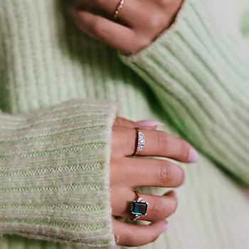 Bilde nummer 3 av Michelle diamantring i 585 gult gull 0,20 ct med hydrotermisk smaragd