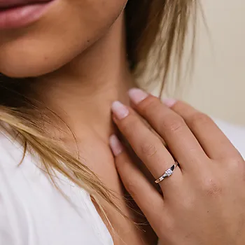 Bilde nummer 3 av Lilly diamantring i 375 hvitt gull 0,06 ct