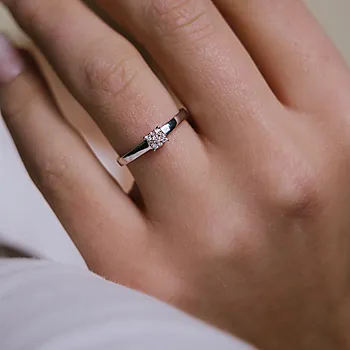Bilde nummer 2 av Lilly diamantring i 375 hvitt gull 0,06 ct