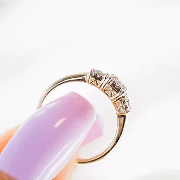 Bilde nummer 3 av Line diamantring i 375 gult gull 0,25 ct