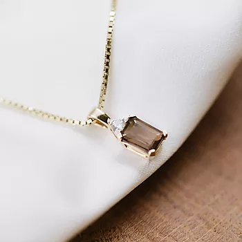 Bilde nummer 3 av Michelle smykke i 585 gult gull med diamant 0,05 ct og røykkvarts