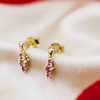 Bilde nummer 2 av Nora øredobber i 375 gult gull med turmalin