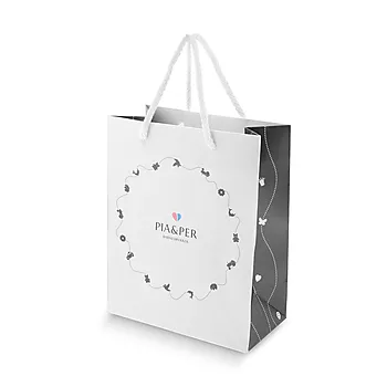 Bilde nummer 3 av Pia&Per, Armbånd i 925 sølv med charms av hvite emalje hjerter