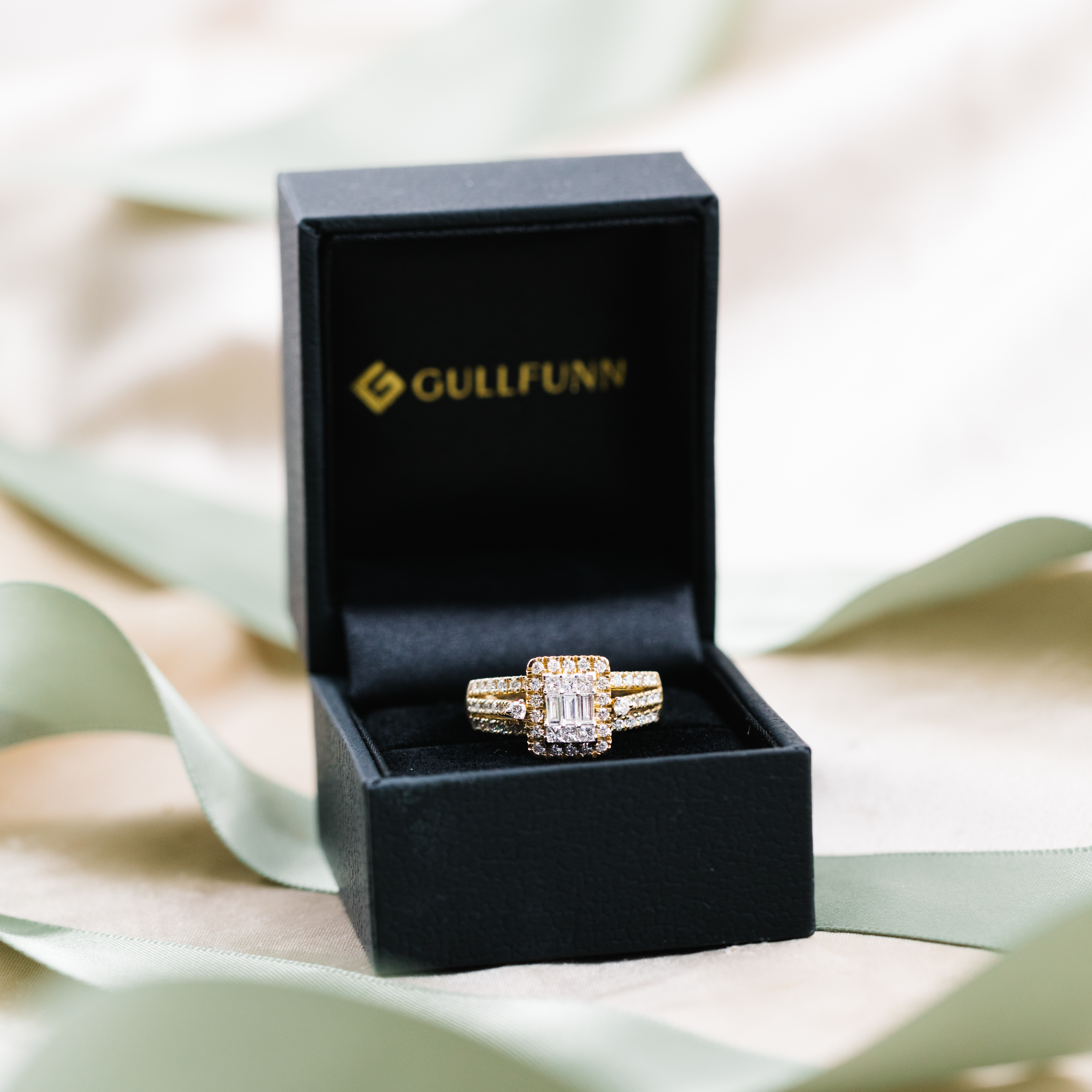 Bilde nummer 4 av Elizabeth Diamantring i 585 gult gull 1,00 ct