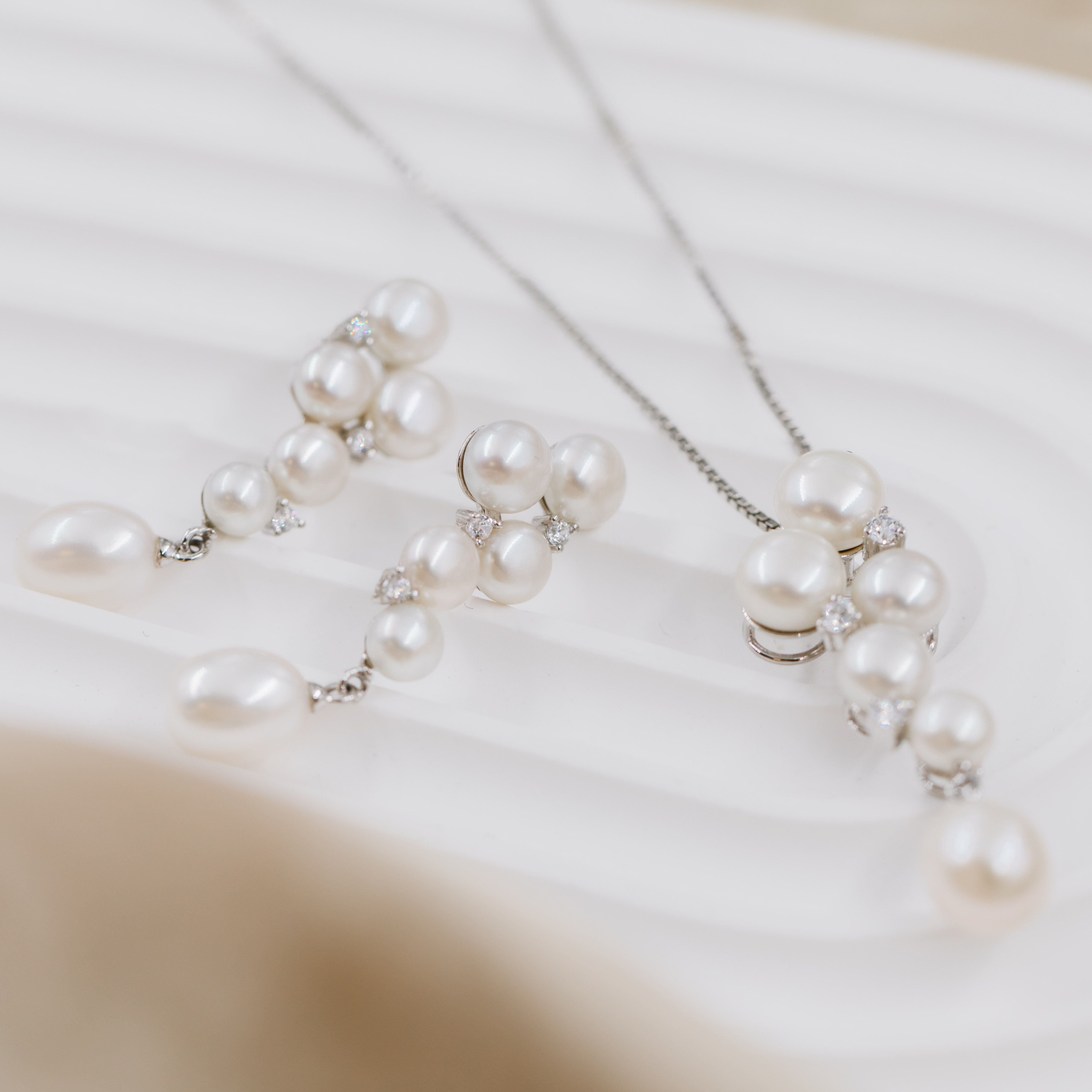 Bilde nummer 3 av Pan Jewelry, Smykke i 925 sølv med syntetisk perle og zirkonia