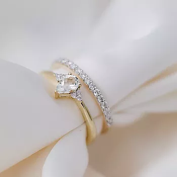 Bilde nummer 3 av Clara rekkering i 375 gult gull med diamanter 0,25 ct