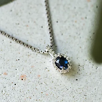 Bilde nummer 3 av Pan Jewelry, Anheng i 585 hvitt gull med diamanter 0,06 ct og safir