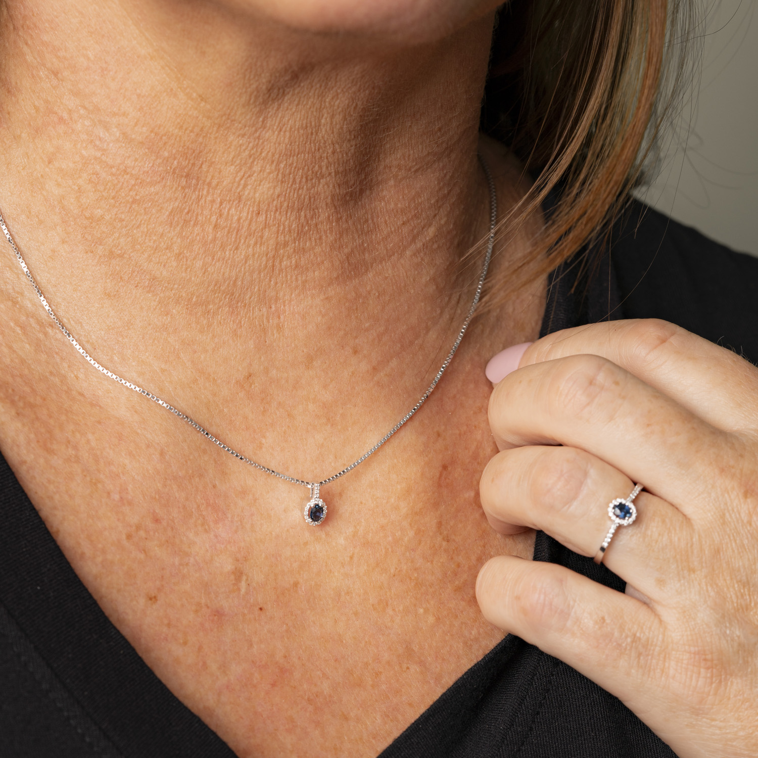 Bilde nummer 2 av Pan Jewelry, Anheng i 585 hvitt gull med diamanter 0,06 ct og safir