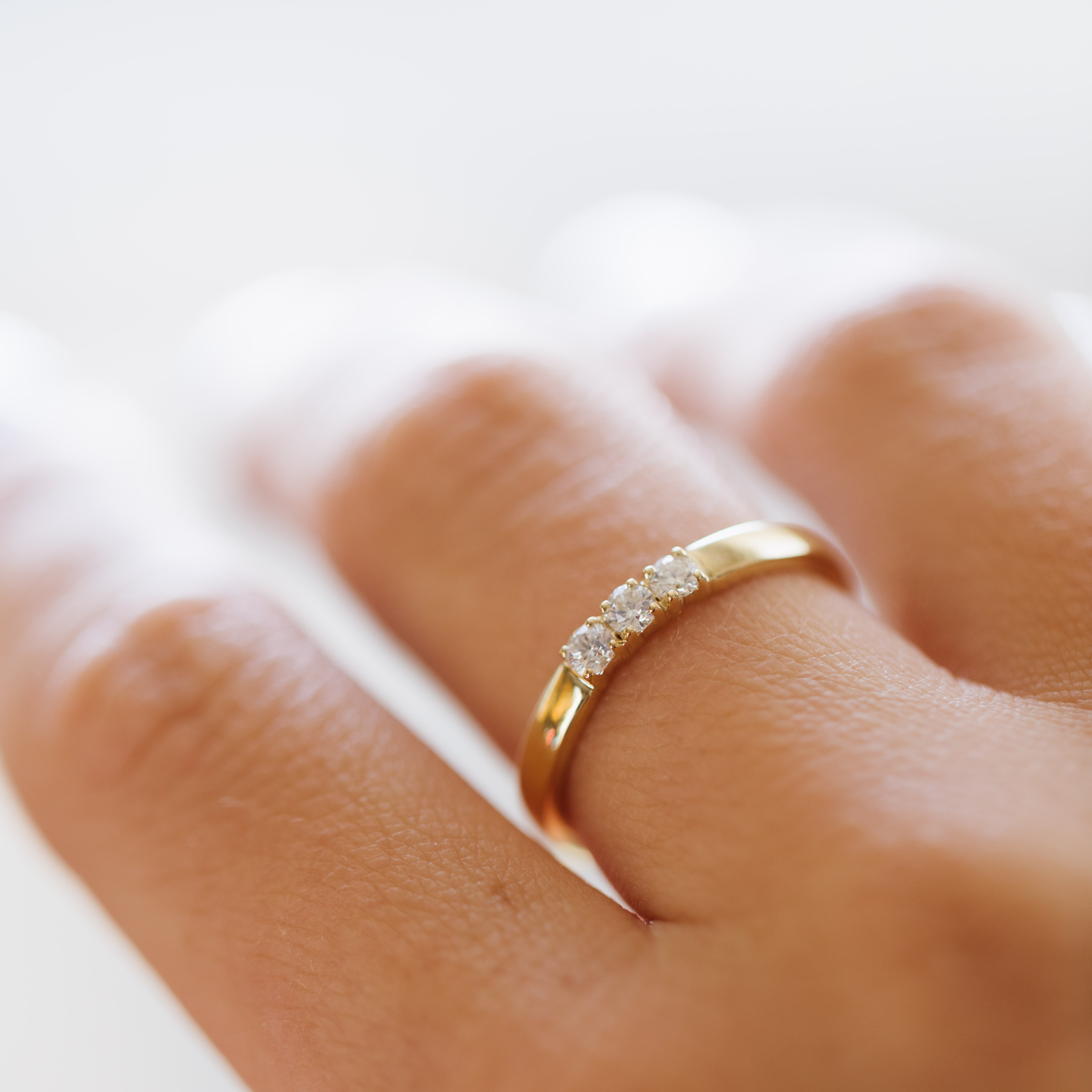 Bilde nummer 3 av Pan Jewelry, Angelica alliansering i 585 gult gull med diamanter 0,21 ct WSI