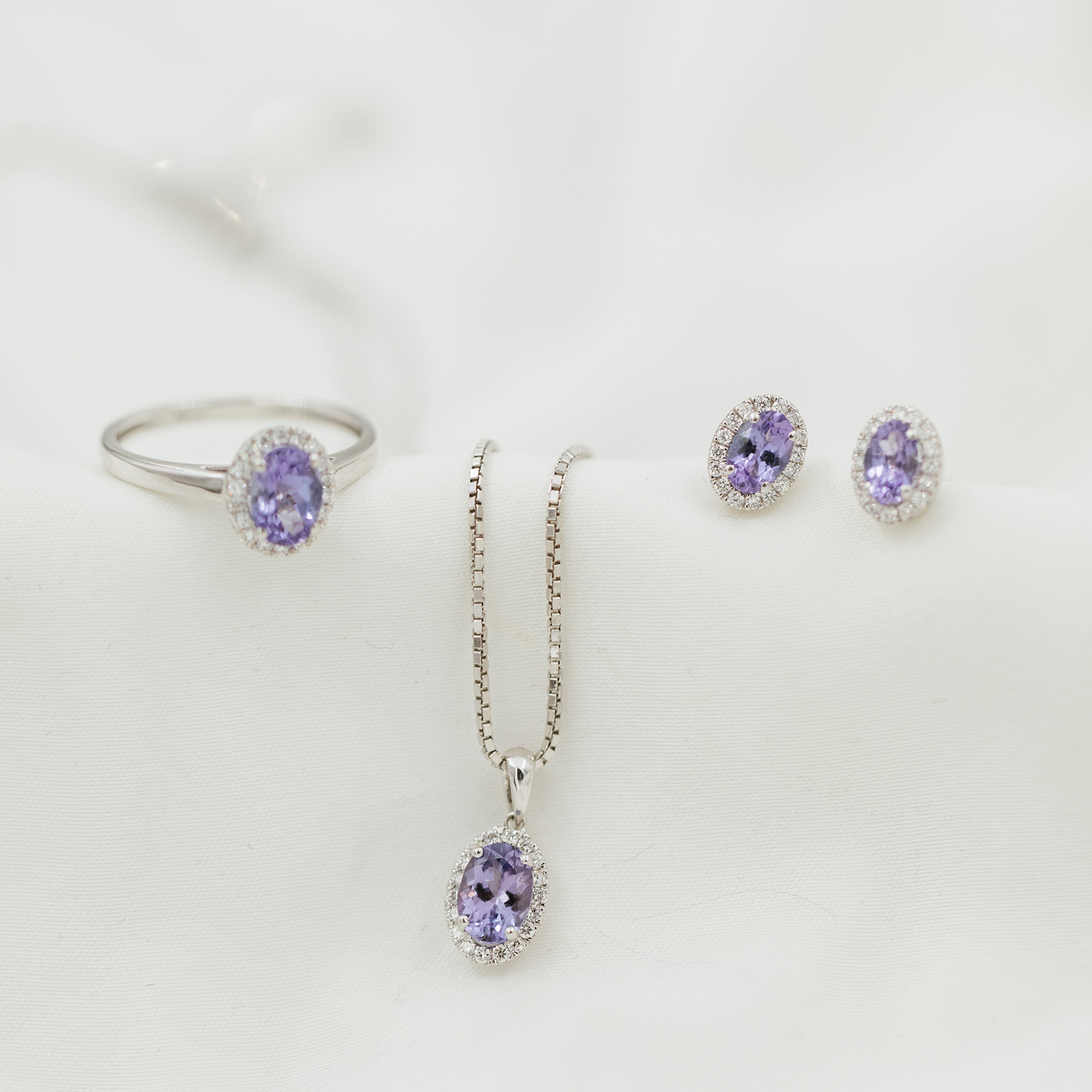 Bilde nummer 4 av Pan Jewelry, Øredobber i 585 hvitt gull med diamanter 0,17 ct og tanzanitt