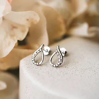 Bilde nummer 2 av Pan Jewelry, Øredobber i 585 hvitt gull med diamanter og dråpeform 0,15 ct
