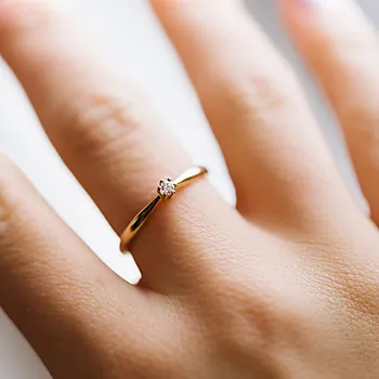 Bilde nummer 2 av Pan Jewelry, Ingrid enstensring i 585 gult gull 0,05 ct