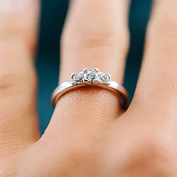 Bilde nummer 3 av Moments by Pan Jewelry, Diamantring Adore i 585 hvitt gull 0,43 CT | 2,5 mm bredde