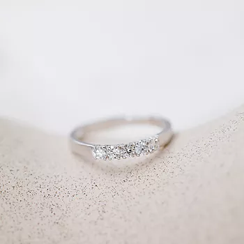 Bilde nummer 2 av Pan Jewelry, Angelica alliansering i 585 hvitt gull med diamanter 0,35 ct WSI